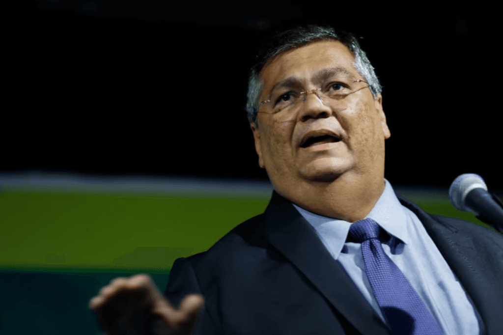 Flávio Dino tenta se defender