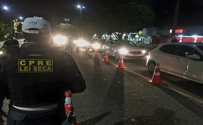 OPERAÇÃO LEI SECA: 18 pessoas são autuadas e duas presas em flagrante entre a noite de quinta e madrugada desta sexta (6)