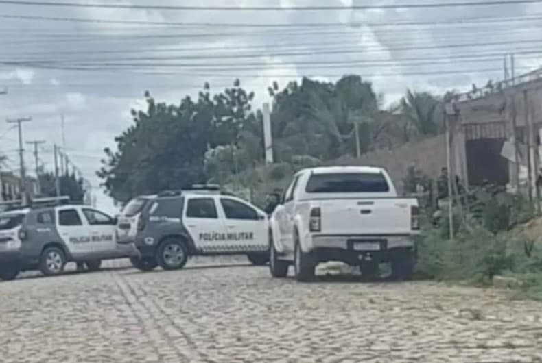 Assaltantes morrem em confronto com a PM em Mossoró após invadirem casa de policial e fazerem mulher e filha de reféns