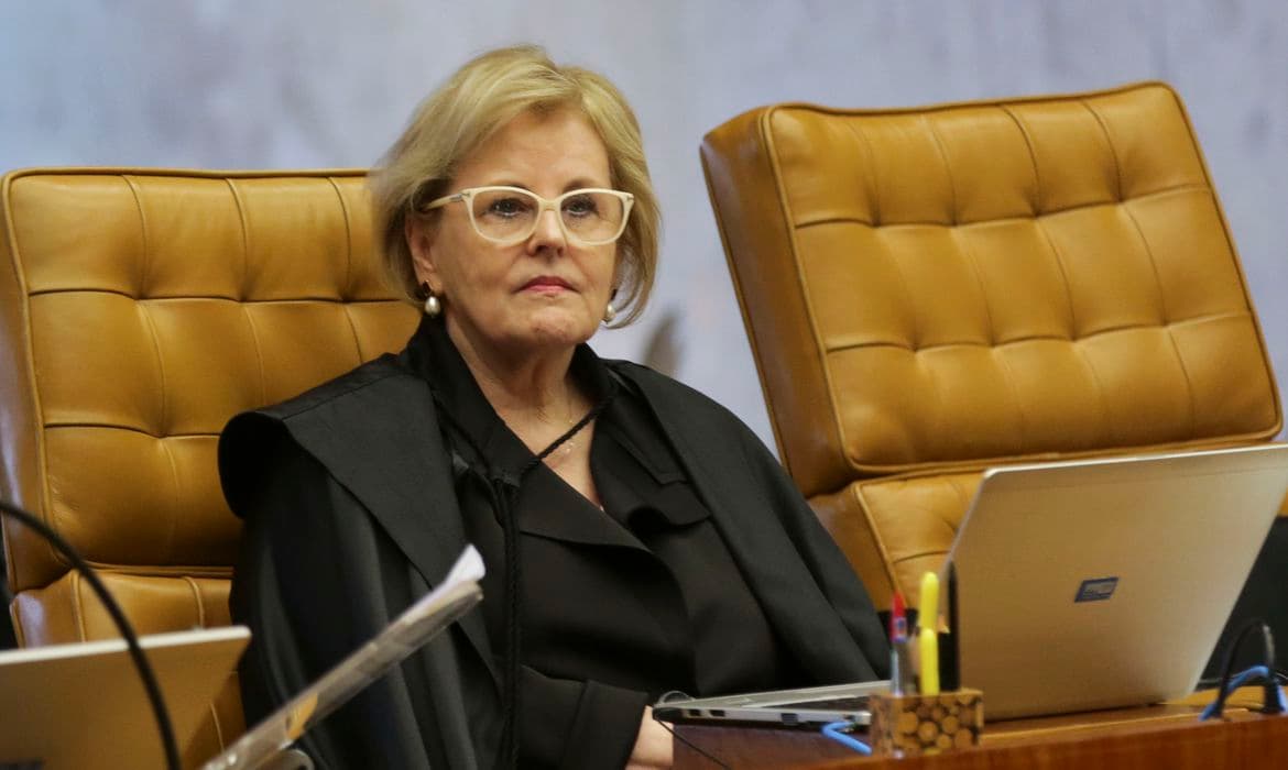 STF atuará para julgar e punir exemplarmente envolvidos em depredações das sedes dos Três Poderes, diz Rosa Weber, presidente da Corte