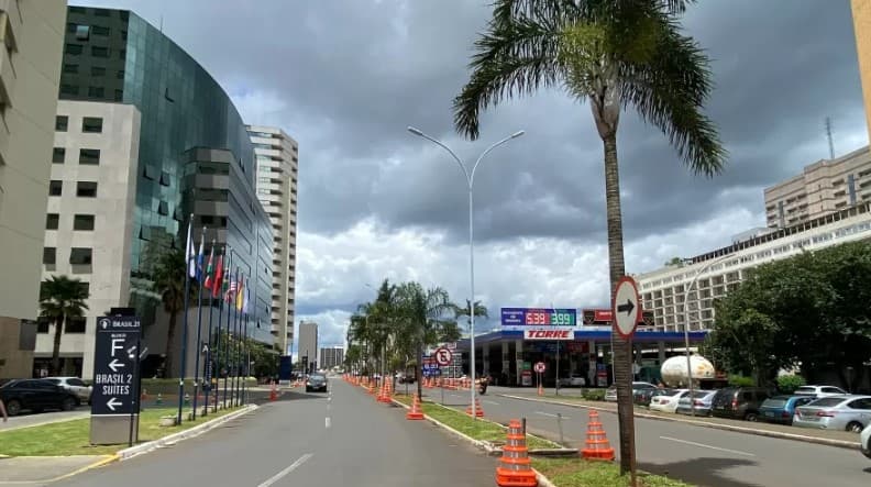 Em Brasília, Lula está hospedado em hotel cinco estrelas em frente a posto que originou a Operação Lava Jato