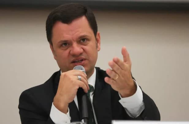PF tenta obter, via nuvem de dados, informações de aparelho celular de Anderson Torres