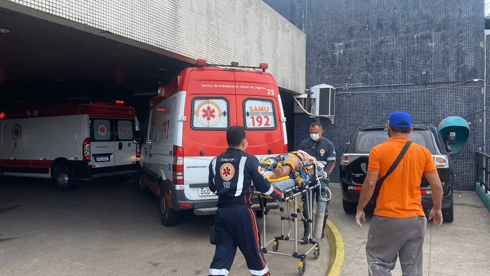 Dois trabalhadores caem de andaime a 12 metros de altura e ficam feridos na Grande Natal