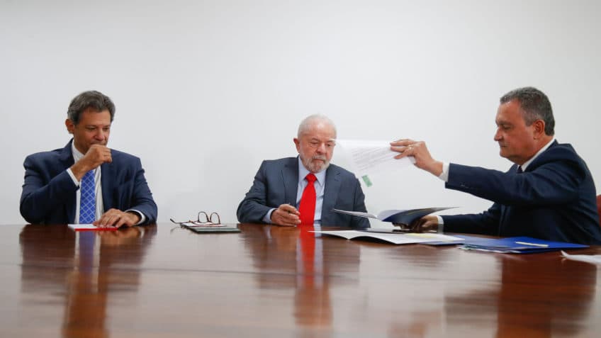 Lula reúne ministros e deve discutir de salário mínimo a Carf