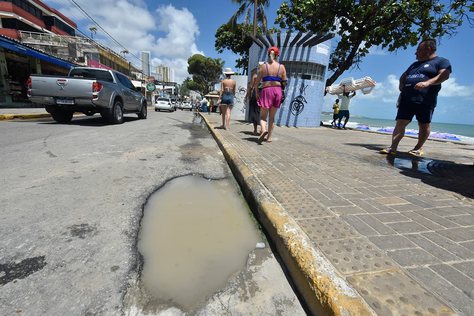 Frequentadores reclamam da falta de estrutura nas praias de Natal