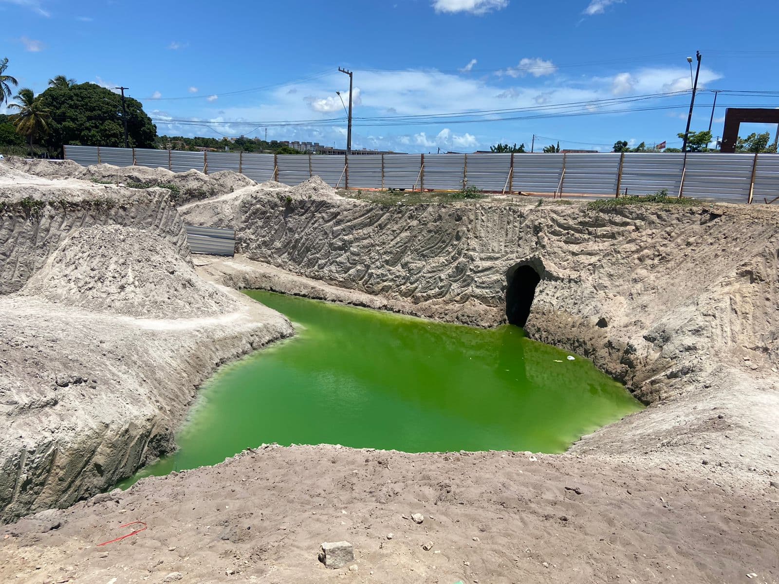 Caern usa mudança de cor do ‘Buraco Azul' para cobrar dívidas: "Buraco esverdeou, mas você pode sair do vermelho"