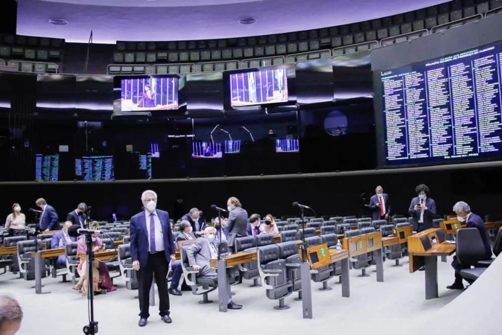 Sem licitação, Câmara vai gastar quase R$ 90 mil em espingardas