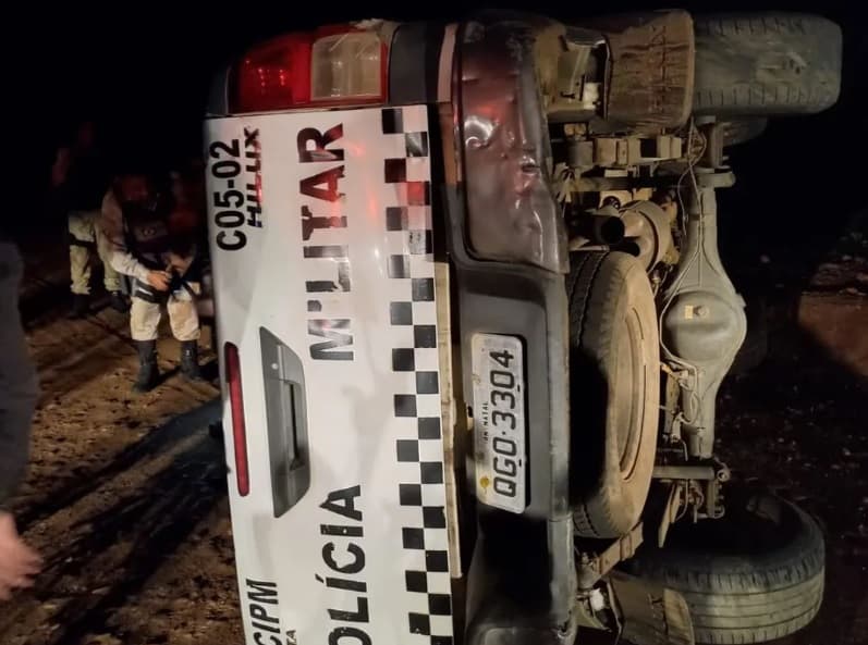 Policial militar fica ferido após viatura tombar durante perseguição a suspeito no interior do RN