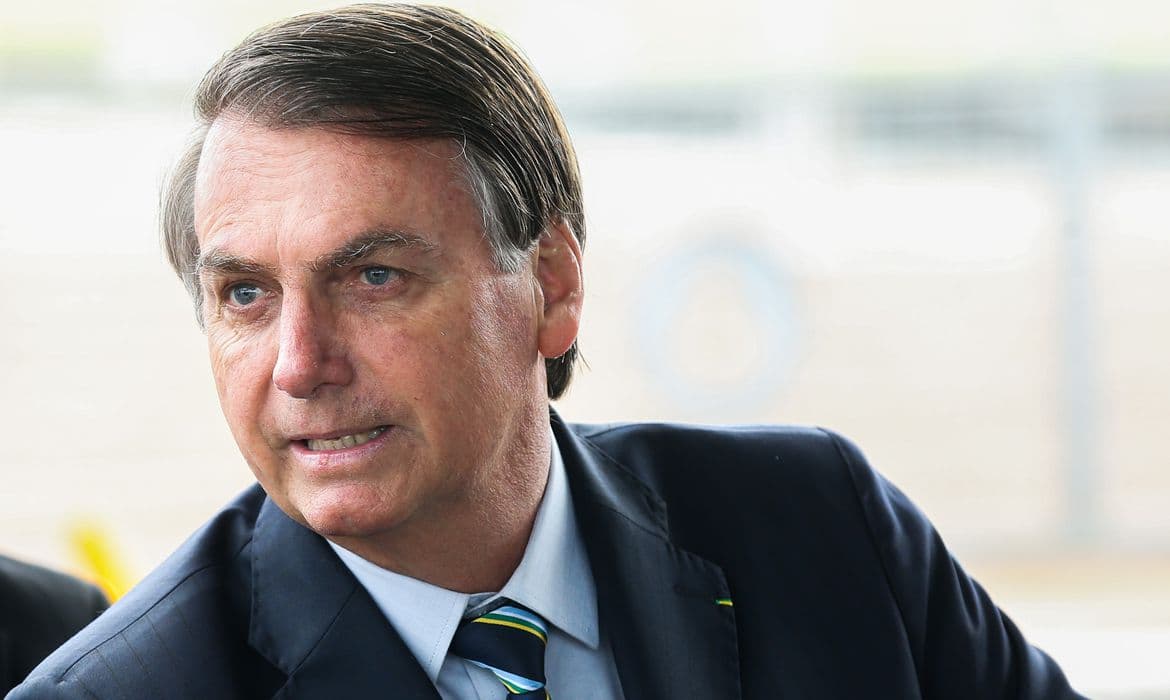 CGU decide retirar sigilo de cartão de vacinação de Bolsonaro