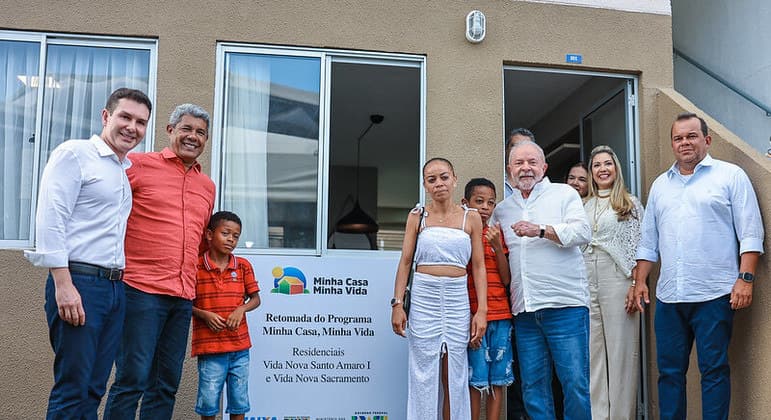 Brasil tem 8.674 obras paralisadas; lista inclui construções das gestões anteriores de Lula e de Dilma