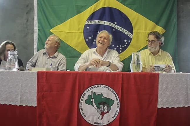 Lewandowski participa de evento do MST