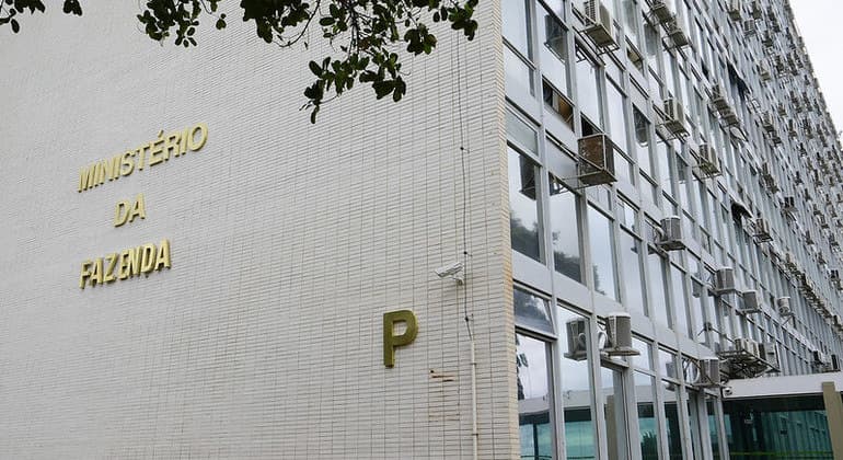 Órgão do Senado diz que dívida do país pode fechar ano em 78,7% do PIB