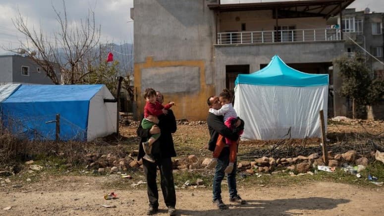 Novo terremoto, de 5,3 graus, atinge a Turquia neste sábado (25)