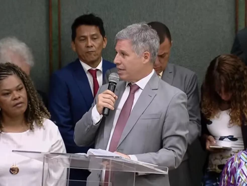 "Tentar resolver pelo diálogo", diz ministro após invasão do MST a áreas de empresa de celulose