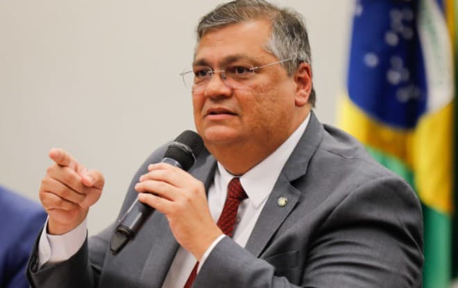 Dino diz que PF atuará dentro de aeroporto, mas descarta segurança em área externa na volta de Bolsonaro ao Brasil