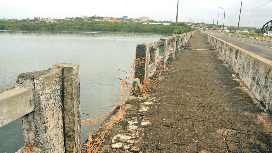 Ponte de Igapó apresenta desgastes na estrutura; DNIT diz que não há risco de colapso
