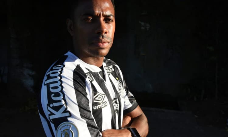 Robinho entrega passaporte à Justiça após ordem do STJ e não pode deixar o Brasil
