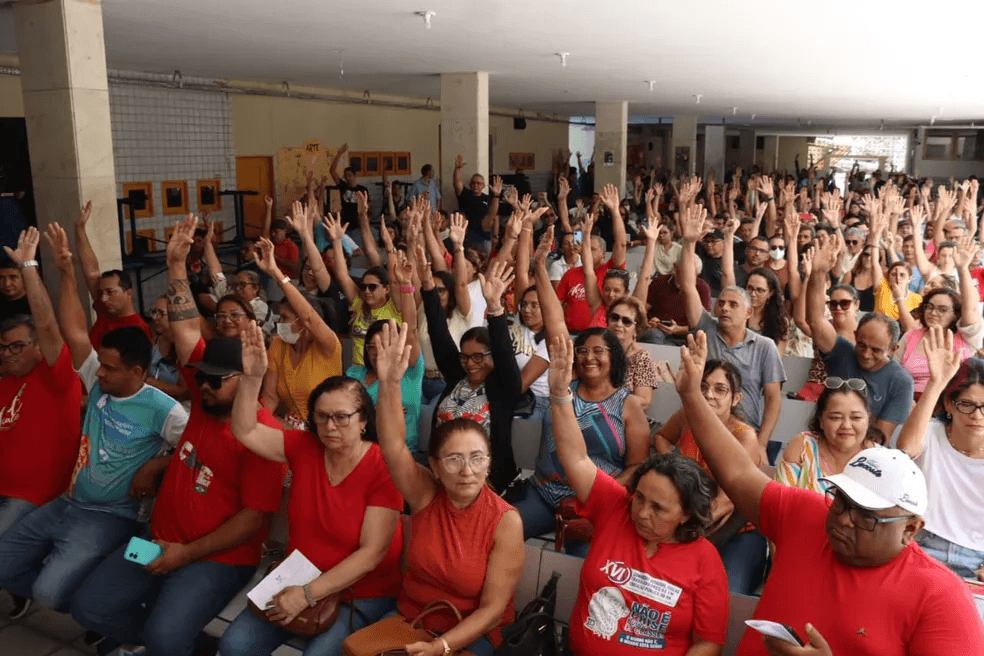 Professores da rede pública do RN recusam proposta do governo e decidem manter greve