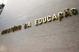 MEC deve suspender implementação do novo ensino médio