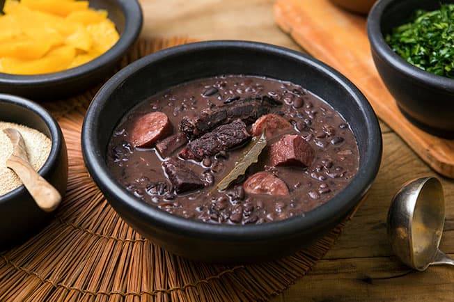 Restaurante Mipibu oferece feijoada tradicional aos sábados