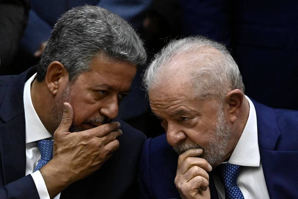 Segundo pesquisa, 61% acham que Lula age mal ao trocar cargo e verba por apoio no Congresso