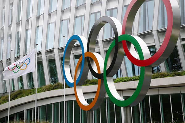 Federações vão decidir sobre presença de atletas trans em Paris-2024, diz ministra francesa