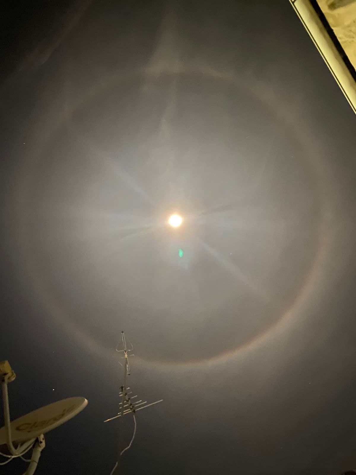 Halo lunar chama a atenção no céu de Natal; entenda o fenômeno