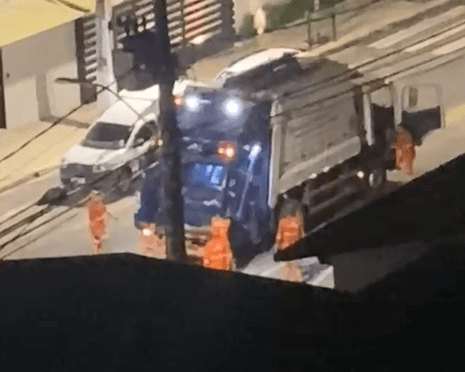 VÍDEO: Caminhão do lixo faz barulho "ensurdecedor" e atrapalha a paz de moradores de Petrópolis