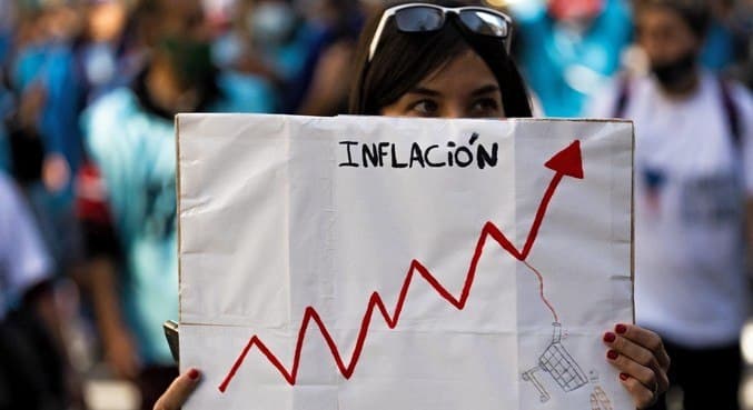 Inflação da Argentina atinge 104,3% no ano, maior nível em 32 anos