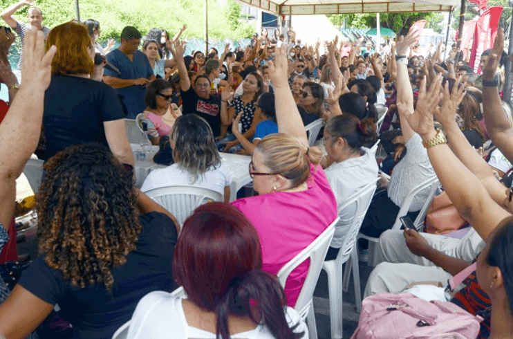 Professores podem ir à Justiça por pagamento do piso no Estado