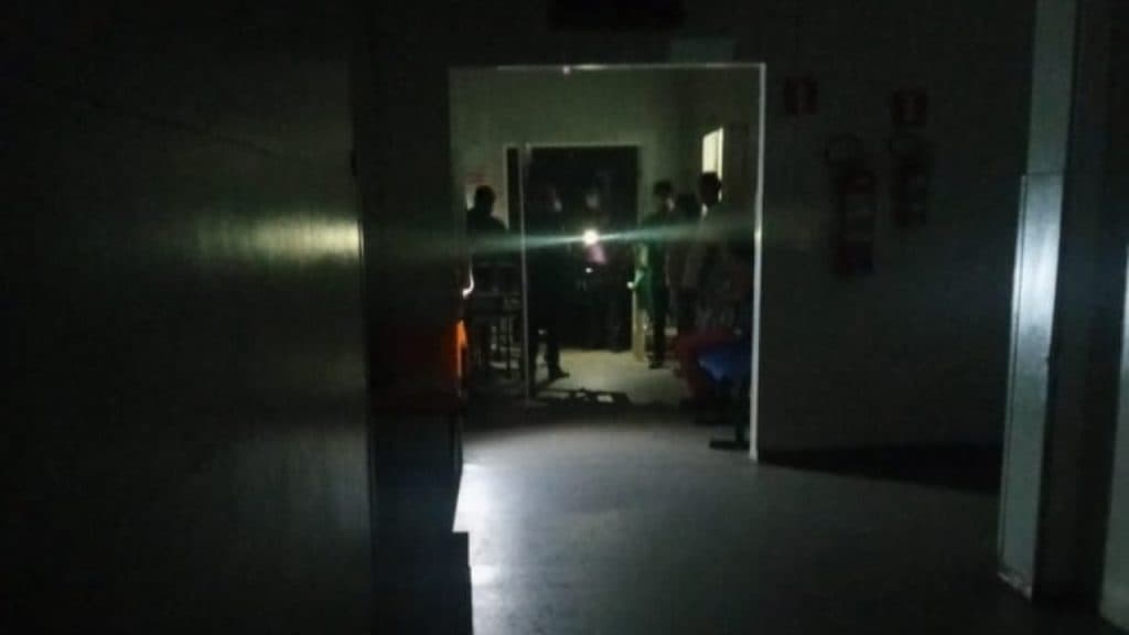 VÍDEO: Hospital Tarcísio Maia tem novo apagão, UTIs são atingidas e energia só volta uma hora depois