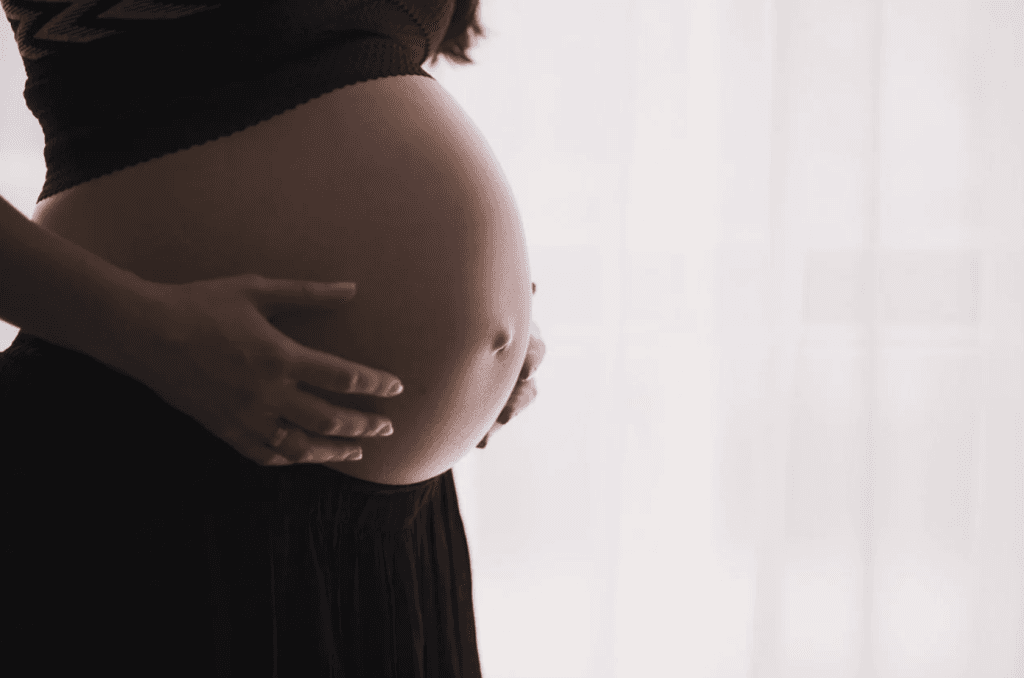Uma em cada 7 mulheres com até 40 anos já fez um aborto