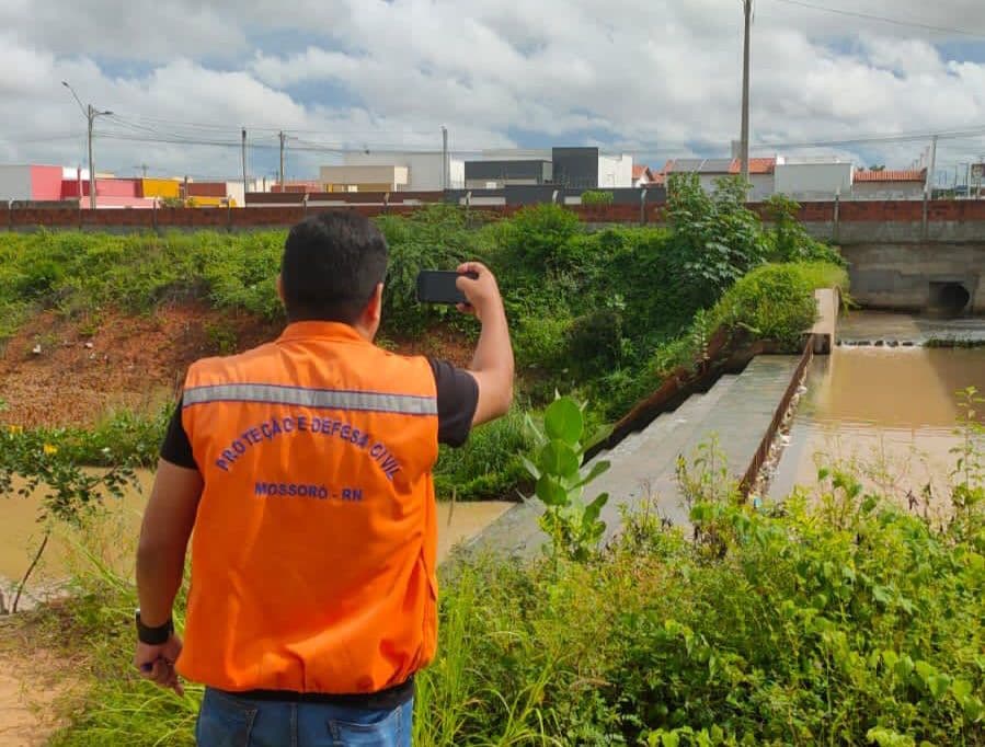 Defesa Civil de Mossoró monitora regiões e orienta à população sobre chuvas intensas neste fim de semana