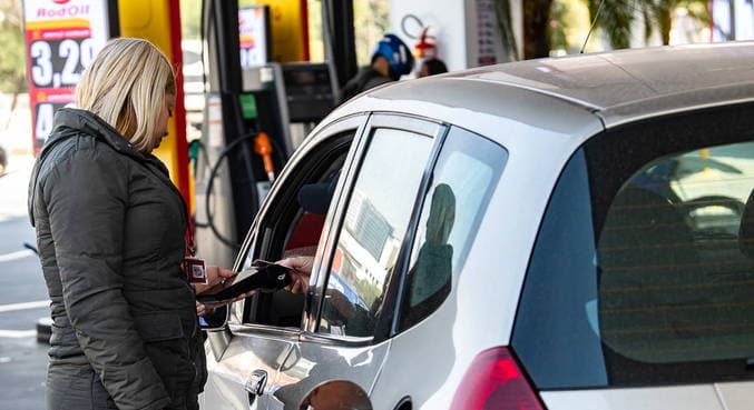 Preço da gasolina nas bombas cai pela 3ª semana seguida, diz ANP
