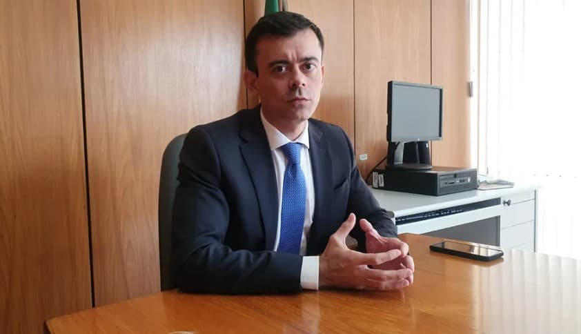 Secretário do Tesouro Nacional admite que dívida brasileira pode superar 80% do PIB ao fim de 2026