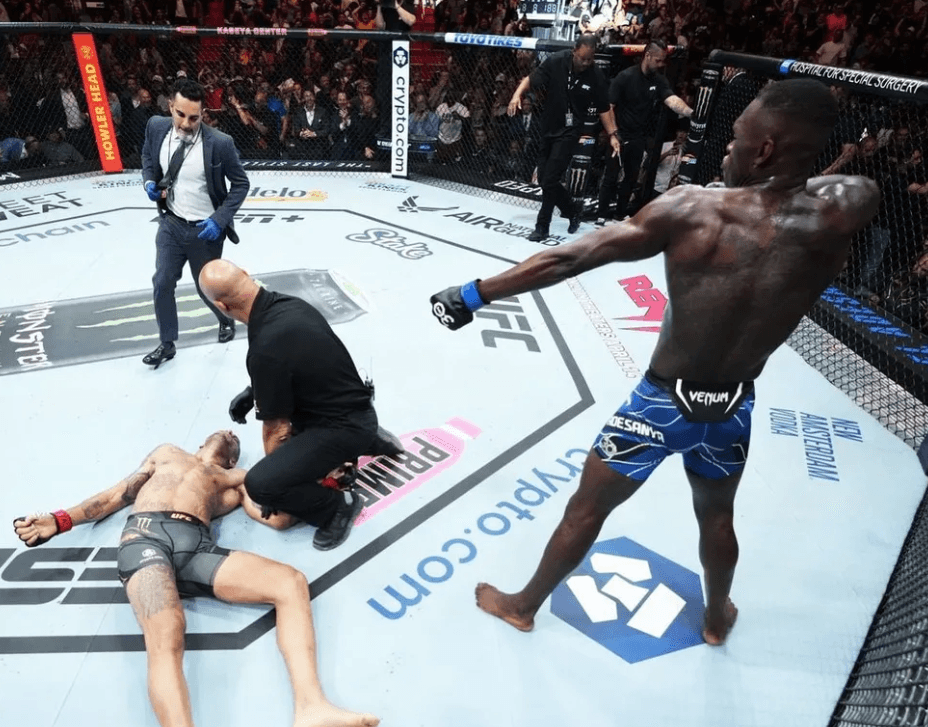 VÍDEO: Israel Adesanya se vinga, vence Alex Poatan com nocaute brutal e recupera cinturão no UFC 287