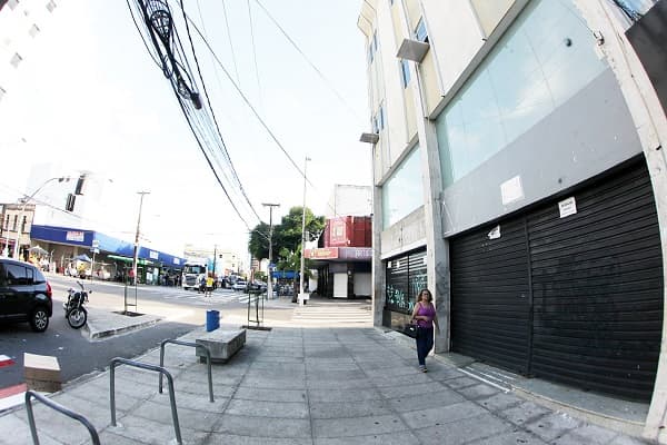 Fechamento de grandes lojas quebra comércio na Cidade Alta
