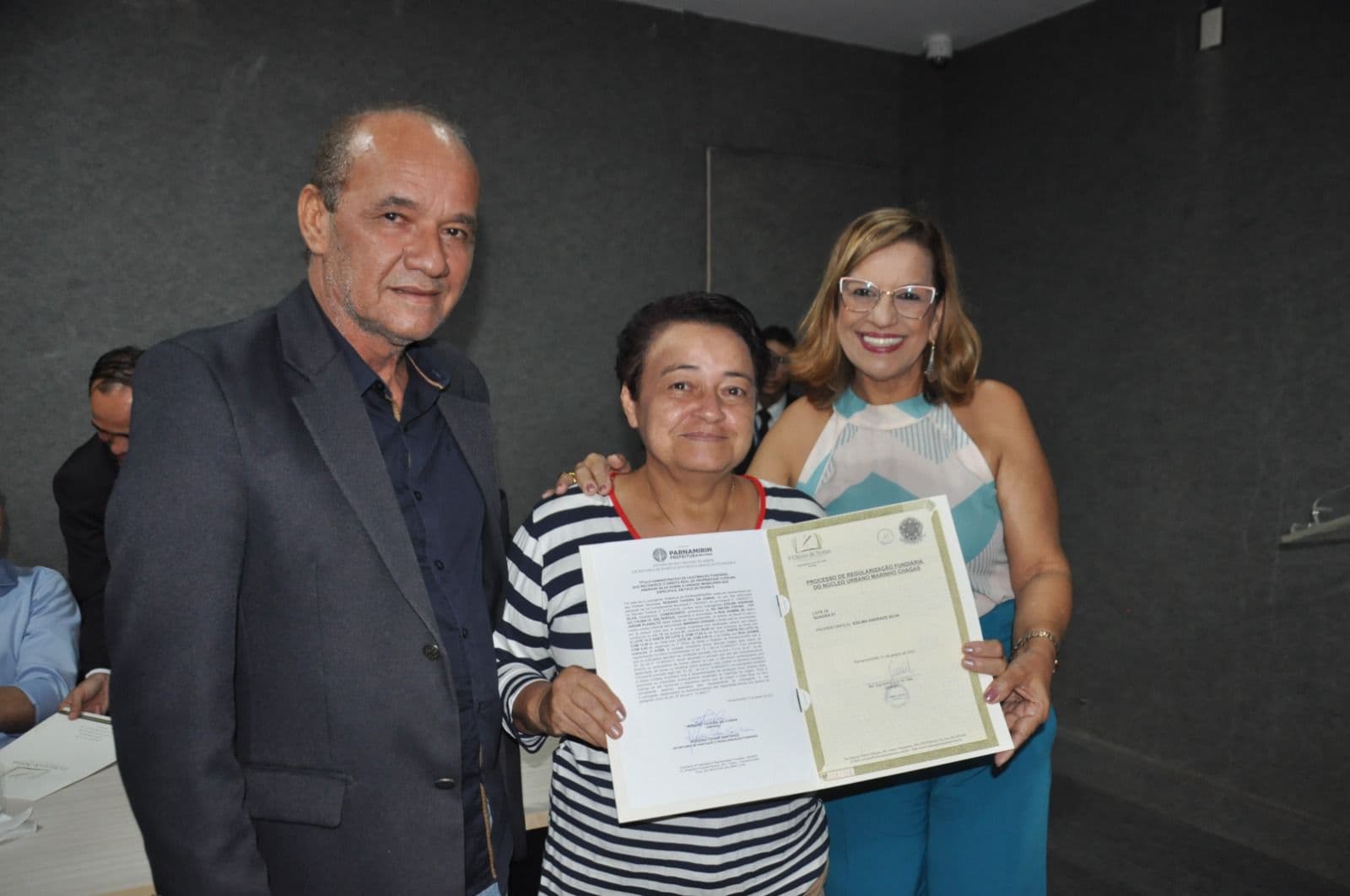 Em feito inédito, Prefeitura de Parnamirim entrega centenas de escrituras públicas à população