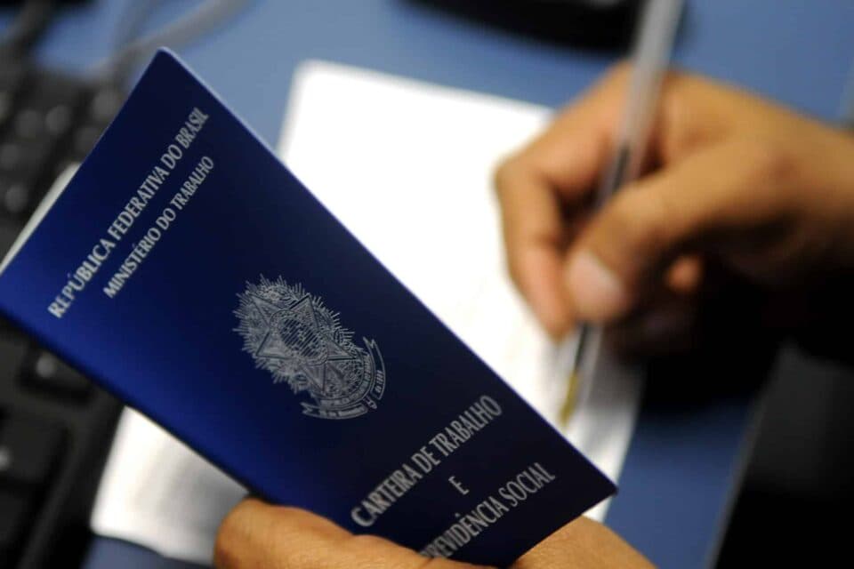 Desemprego fica em 8,5% no trimestre até abril e atinge 9,1 milhões
