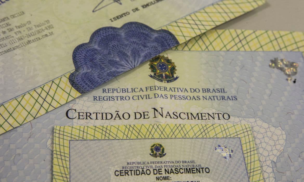 Mais de 60 mil crianças foram registradas apenas com o nome da mãe no Brasil em 2023