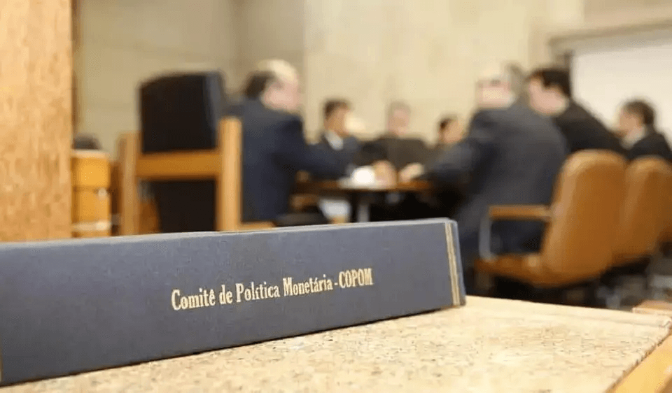 Mesmo com esperneio lulista, Copom mantém taxa Selic em 13,75%