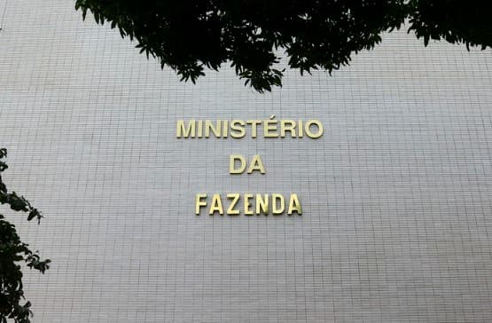 Haddad atrasa burocracia para exportações e prejuízo pode chegar a R$ 1,5 bilhão