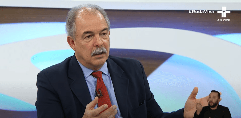 Lava Jato destruiu empresas brasileiras, diz Mercadante