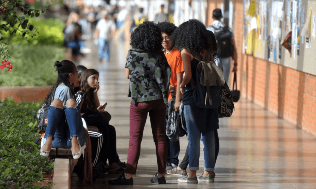 Em um ano, 1 milhão de jovens deixa força de trabalho. A boa notícia é que 55% deles retomaram os estudos