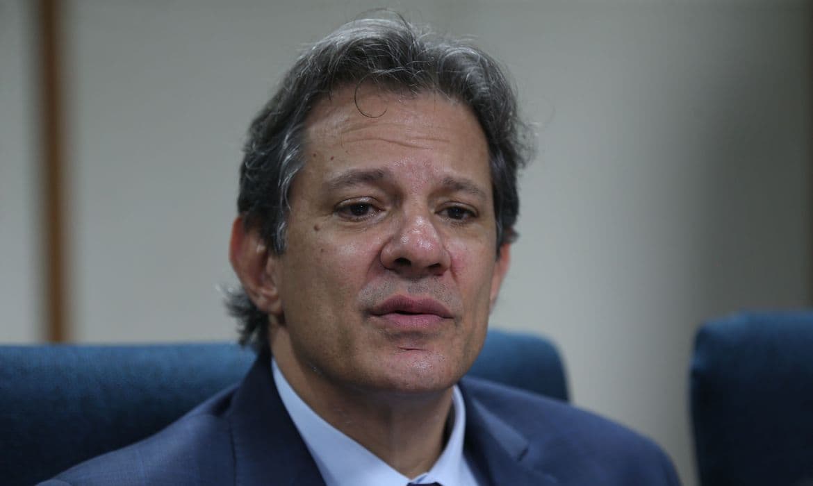 Despesas vão crescer menos que a metade das receitas em qualquer cenário para 2024, diz Haddad