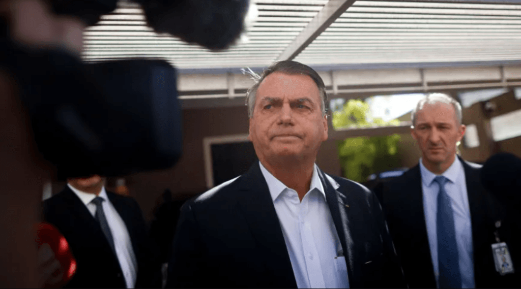 Bolsonaro vai depor à PF nesta terça e dizer que não se vacinou contra a Covid-19
