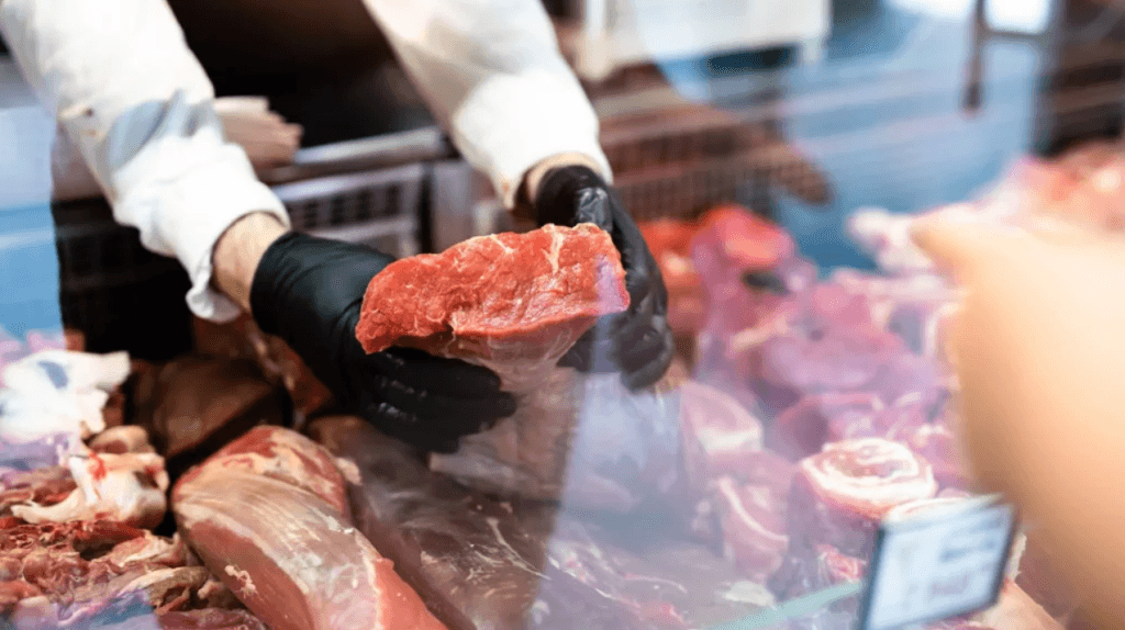 Exportações de carne bovina caem 25% em abril, diz Abrafrigo