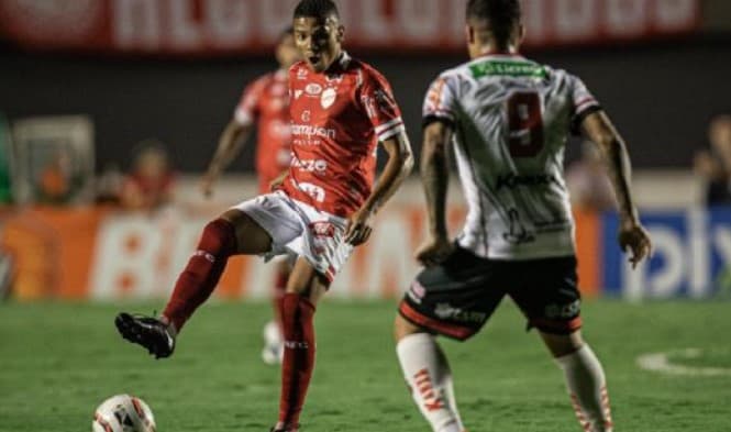 STJD pune primeiros envolvidos em escândalo de apostas: Romário, ex-Vila Nova, é banido do futebol