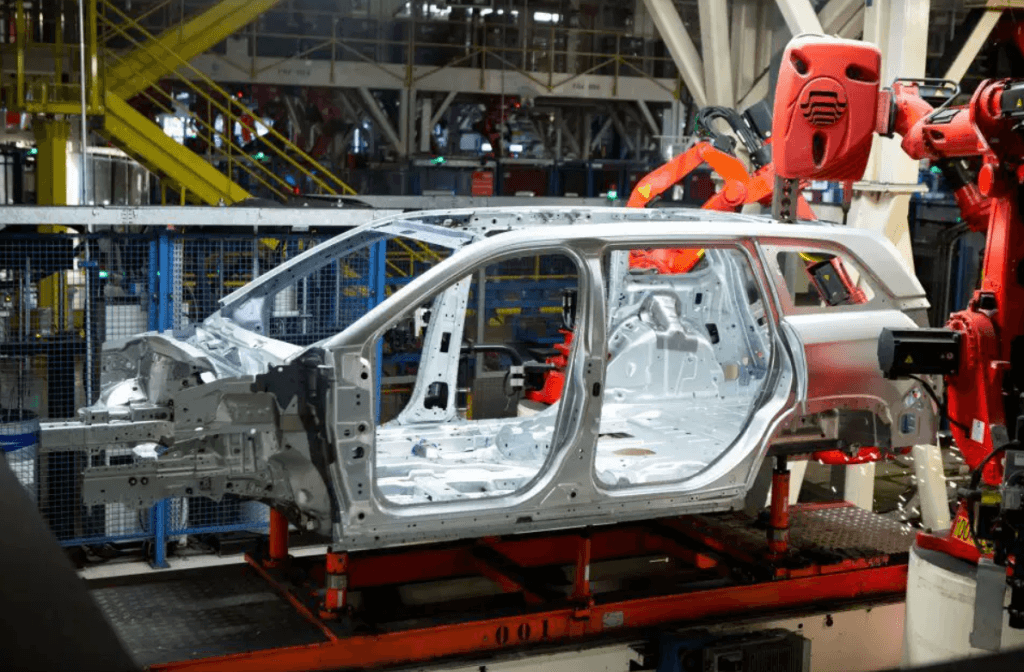 Pesquisa CNI aponta queda no emprego e na produção industrial, em abril