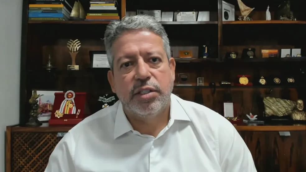 Lira reclama para chefe da PF de ‘vazamentos' de operação que atingiu aliados